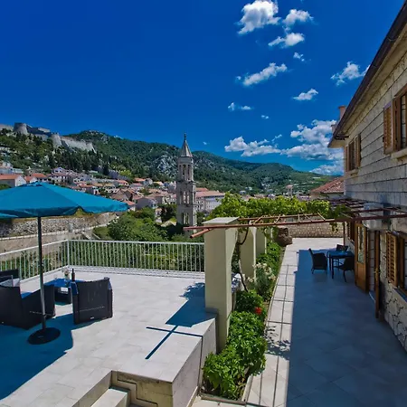 Peaceful Old Town With Sea And Sunrise Views Apartamento