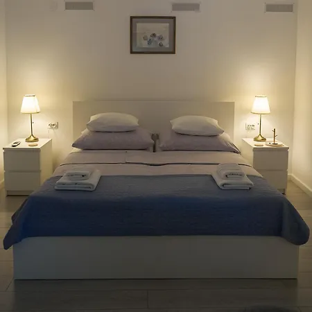 Peaceful Old Town With Sea And Sunrise Views חוואר