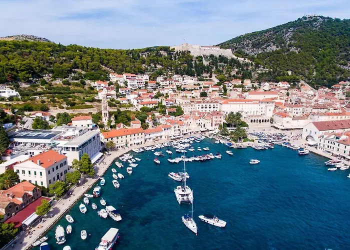 Peaceful Old Town With Sea And Sunrise Views Apartamento Hvar Town