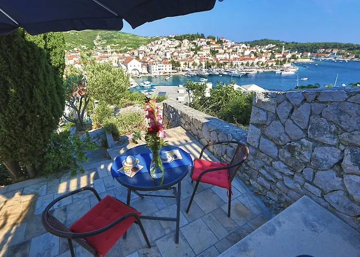 Peaceful Old Town With Sea And Sunrise Views Apartamento Hvar Town
