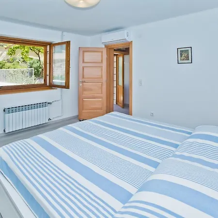 Peaceful Old Town With Sea And Sunrise Views Apartment *