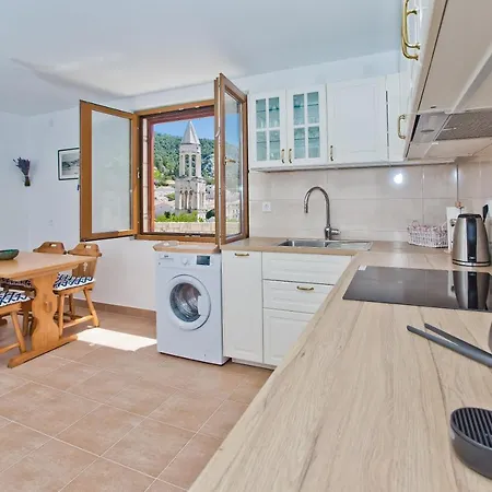 Peaceful Old Town With Sea And Sunrise Views Appartement