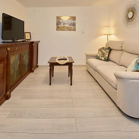 Peaceful Old Town With Sea And Sunrise Views Lejlighed