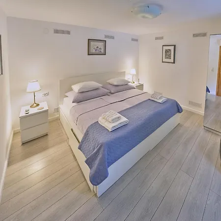 Peaceful Old Town With Sea And Sunrise Views هفار