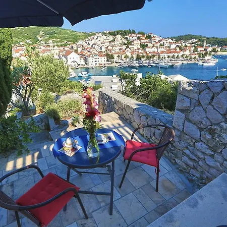 Peaceful Old Town With Sea And Sunrise Views Apartment Hvar Town