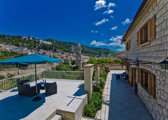 Peaceful Old Town With Sea And Sunrise Views Apartamento