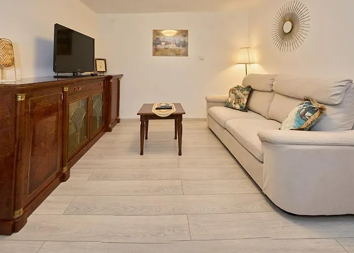 Peaceful Old Town With Sea And Sunrise Views Apartamento