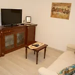 Peaceful Old Town With Sea And Sunrise Views דירה