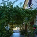 Peaceful Old Town With Sea And Sunrise Views Apartamento Hvar Town