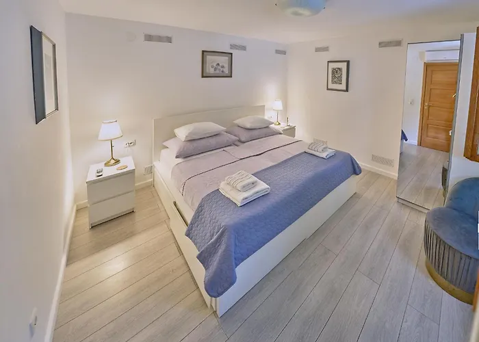 Peaceful Old Town With Sea And Sunrise Views 흐바르